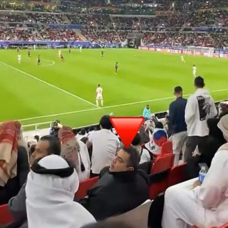 YosephHaddad's tweet photo. بالوقت الي قائد حماس اسماعيل هنيه ببعت الارهابيين للموت، وسكان غزة عايشين بدمار- ابنه يحتفل بمبارة كرة القدم بقطر لكأس اسيا في مقاعد ال VIP... https://t.co/RDdPMIKAwd
