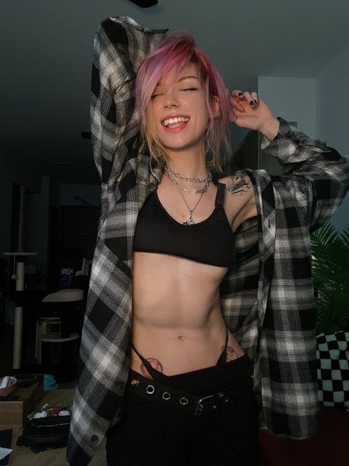 going to the gym later. guess I&rsquo;ll take photos after. here&rsquo;s motivation, yeehaw https://t.co/qr06C1o