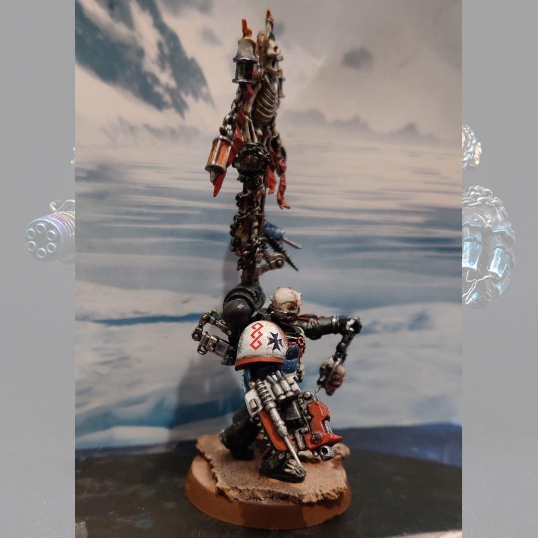 Sami Saksa has converted his #btapothecary. Definitely has some #grimdark/#gothic  vibe. 

All for the #mar24btbannercompetition. Make your post to: -

facebook.com/groups/Eternal…

#blacktemplars #40k #modelpainting #blacktemplars_40k #gamesworkshop #eternalcrusader #eternalcrusade