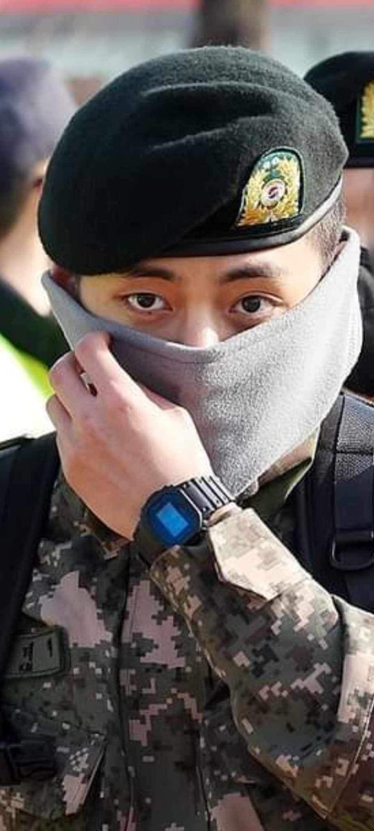 PurpleFamily4's tweet photo. Taehyung is heading to his own vehicle at Chuncheon Station in Gangwon-do.
 V completed second half of the training and was assigned to his unit, the 2nd Military Police Corps.

#purplefamily #v #taehyung #kimtaehyung #btsv #tae #taetae #bts #btsarmy https://t.co/SdHFouDgno