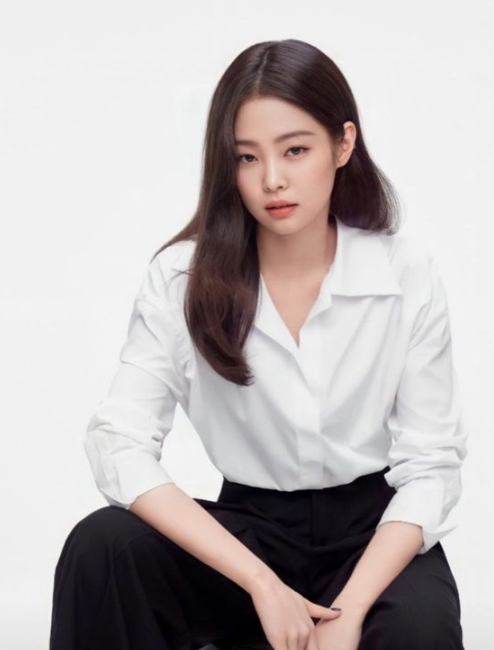 AboutMusicYT's tweet photo. Both BLACKPINK's Jennie and Lisa have their own labels now. https://t.co/9vXc2bnVtH