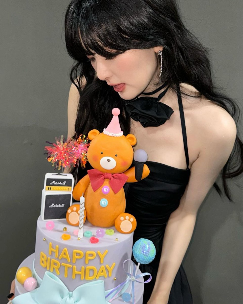 KSGUpdates's tweet image. 240208 seulstagram update

&quot;Thank you for greeting me &apos;happy birthday&apos;, friends 😘😘😘
I hope it was an unforgettable day for everyone 🫶&quot;

instagram.com/p/C3FAJIlLX2j/
#레드벨벳 #RedVelvet #슬기 #SEULGI @RVsmtown