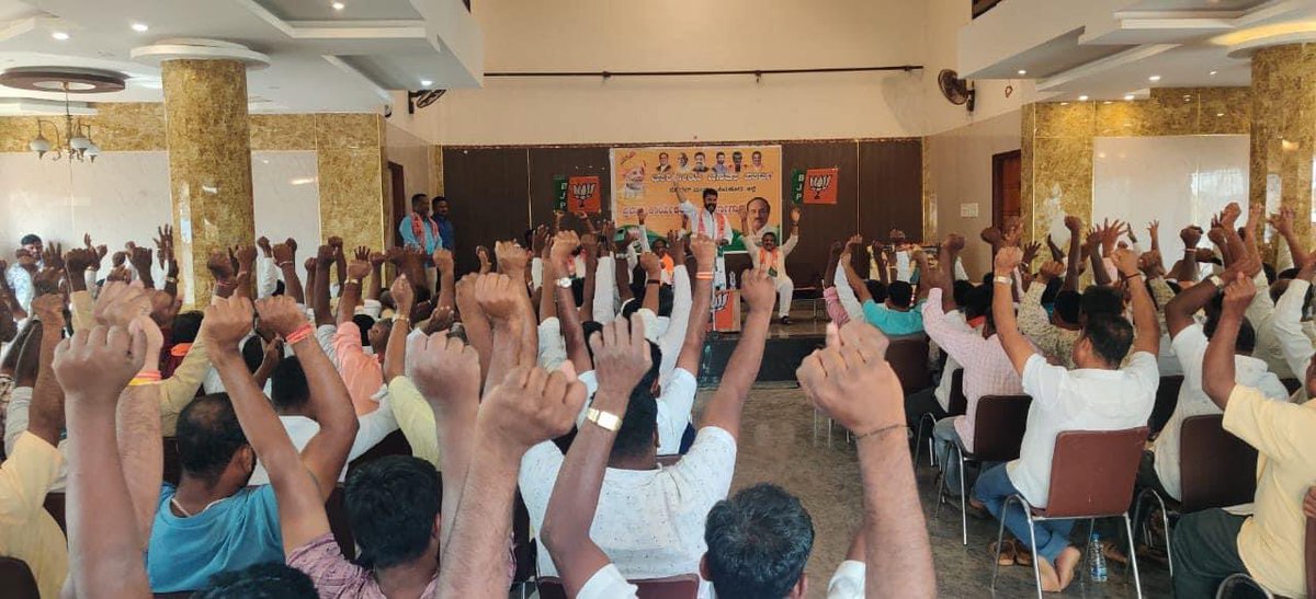 CTRavi_BJP's tweet photo. ಕಳೆದ ಹತ್ತು ವರ್ಷಗಳಲ್ಲಿ ಪ್ರಧಾನಿ ಶ್ರೀ @narendramodi ಅವರ ನೇತೃತ್ವದ @BJP4India ಸರಕಾರದ ನೀಡಿದ ಜನಪರ ಕಾರ್ಯಕ್ರಮಗಳನ್ನು, ಯೋಜನೆಗಳನ್ನು ಜನರಿಗೆ ತಿಳಿ ಹೇಳಲು ಪ್ರತಿ ಗ್ರಾಮಕ್ಕೆ 24 ತಾಸುಗಳ ಕಾಲ ವಾಸ್ತವ್ಯ ಸಮೇತ ಪ್ರವಾಸಿ #GaonChaloAbhiyan, ಗ್ರಾಮ ಚಲೋ ಅಭಿಯಾನವು ಫೆಬ್ರವರಿ 9 ರಿಂದ 11 ರವರೆಗೆ ನಡೆಯಲಿದೆ. 

ಇಂದು ತುಮಕೂರು ಜಿಲ್ಲೆ ಕುಣಿಗಲ್ ಮಂಡಲದಲ್ಲಿ,  ಈ ಅಭಿಯಾನದಲ್ಲಿ ತೊಡಗಿಸಿಕೊಂಡ ಪ್ರವಾಸಿ ಕಾರ್ಯಕರ್ತರ ತರಬೇತಿ ಕಾರ್ಯಾಗಾರವನ್ನು  ಉದ್ಘಾಟಿಸಿದೆನು. ಕಳೆದ ಹತ್ತು ವರ್ಷಗಳಲ್ಲಿ ಪ್ರಧಾನಿ ಶ್ರೀ ನರೇಂದ್ರ ಮೋದಿಯವರ ಸರಕಾರದ ನೀಡಿದ ಜನಪರ ಕಾರ್ಯಕ್ರಮಗಳನ್ನು, ಯೋಜನೆಗಳನ್ನು ಜನರಿಗೆ ತಲುಪುವಂತೆ ಮಾಡಲು ಕೆಲಸ ಮಾಡಬೇಕು. ಗ್ರಾಮ ಚಲೋ ಅಭಿಯಾನ ಯಶಸ್ವಿಯಾಗಲು ಎಲ್ಲರೂ ಸೇರಿ ಮಾಡಬೇಕಾದ ಕಾರ್ಯಗಳನ್ನು ಪ್ರವಾಸಿ ಕಾರ್ಯಕರ್ತರಿಗೆ ಕರೆ ನೀಡಿದೆ. 

ಈ ಸಂದರ್ಭದಲ್ಲಿ  ತುಮಕೂರು ಬಿಜೆಪಿ ಜಿಲ್ಲಾಧ್ಯಕ್ಷ  ಶ್ರೀ ರವಿ ಹೆಬ್ಬಾಕ, ಕುಣಿಗಲ್ ಮಂಡಲ ಅಧ್ಯಕ್ಷರಾದ ಶ್ರೀ ಬಲರಾಮ್ ಕೆ ಎಸ್ , ಬಿಜೆಪಿ ಮುಖಂಡರಾದ ಶ್ರೀ ಡಿ  ಕೃಷ್ಣ ಕುಮಾರ್ , ಅಭಿಯಾನ ಜಿಲ್ಲಾ ಸಂಚಾಲಕರಾದ ಶ್ರೀ  ರುದ್ರೇಶ್, ಮಂಡಲ ಸಂಚಾಲಕರಾದ ಶ್ರೀ ಡಿ ಜಿ ವೆಂಕಟೇಶ್, ಸಹ ಸಂಚಾಲಕರು , ಪ್ರವಾಸಿ ಕಾರ್ಯಕರ್ತರು ಭಾಗವಹಿಸಿದ್ದರು.

#ಗ್ರಾಮಚಲೋ 
#GramaChalo
#ಗ್ರಾಮ_ಚಲೋ