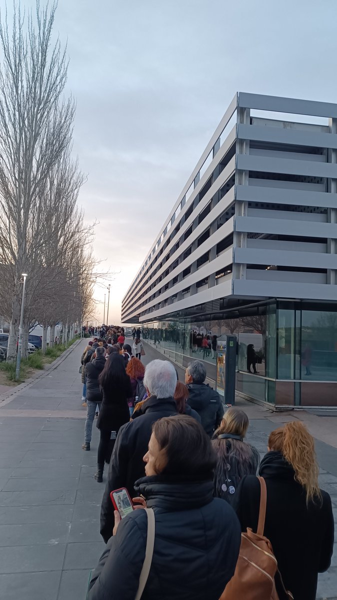 benjamolina's tweet photo. Lo de @metro_madrid  es indecente, más de 3 horas  de línea interrumpida por línea obsoleta( otra vez ) para poder ir a trabajar desde Arganda... Ni autobús que llegan ni previsión de llegar a el centro de Madrid @SufridoresMetro  #rivas #arganda https://t.co/7goJLhxCb4