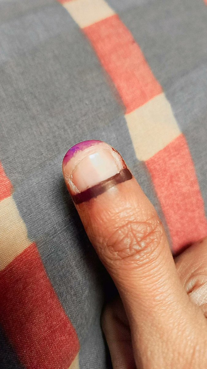 MahamAnsarii's tweet photo. #GeneralElectionN0W #VoteForIK  #FirstVote #ووٹ_ڈالو_خان_نکالو #ImranKhanFightingForPakistan https://t.co/zkprCzdijL