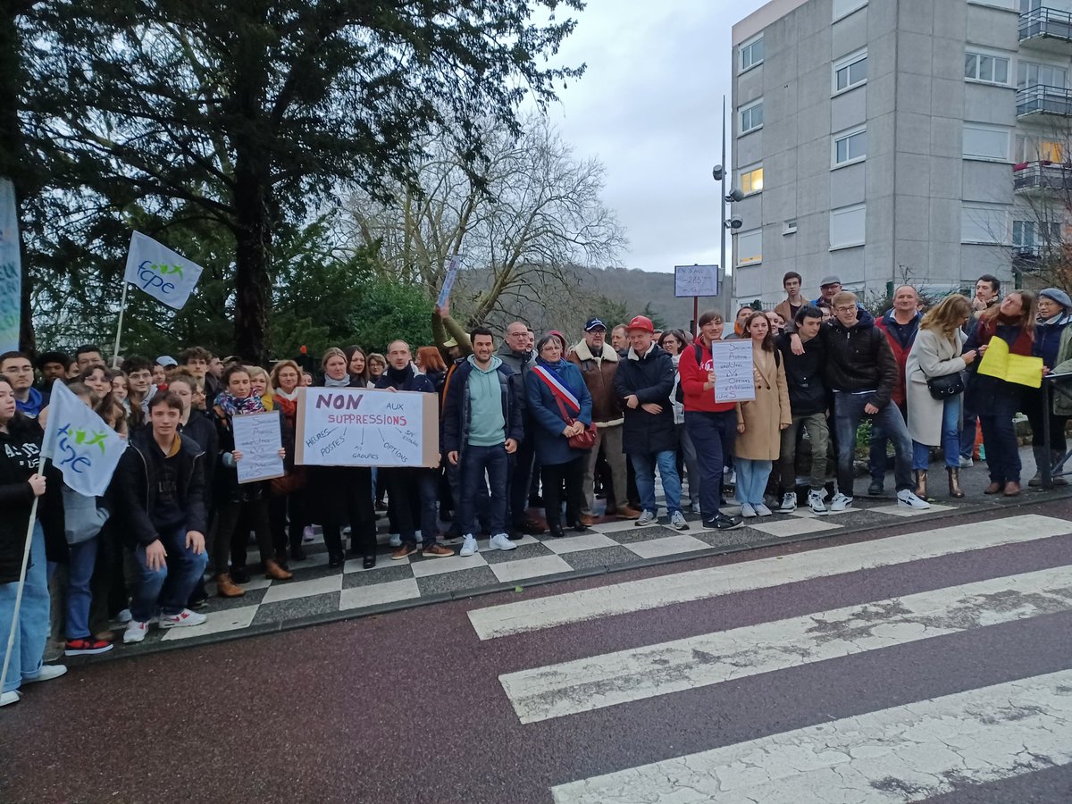 Lycée mort aujourd'hui à #Lillebonne #Dhg