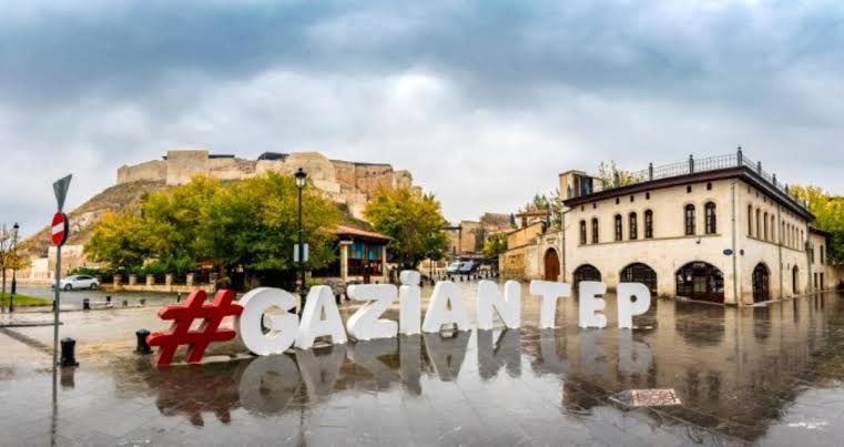 "Şehitlerin torunları Vatan için Bayrak için dimdik ayakta"

Gazi şehrimize "Gazilik" ünvanı verilişinin 103. yıl dönümünü kutluyor, tüm şehitlerimizi rahmet ve minnetle anıyorum..