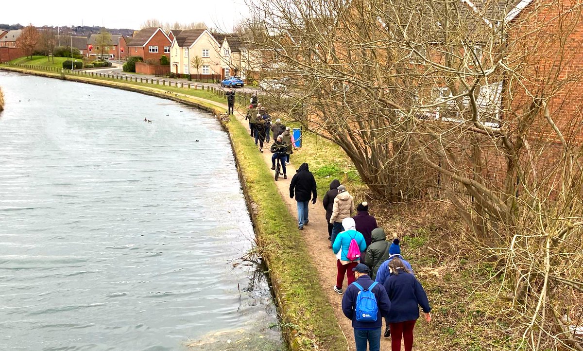 Great to see our new #GreenSocialPrescribing walk connecting local residents to the Bradley Arm of the canal #BilstonUrbanVillage 🚶🌳
#ActiveCommunities
#SocialPrescribing 
#WellBeingByWater
@run_taz @CanalRiverTrust @CRTWestMidlands @Mike_InsightABC @BCbeactive @groundworkuk