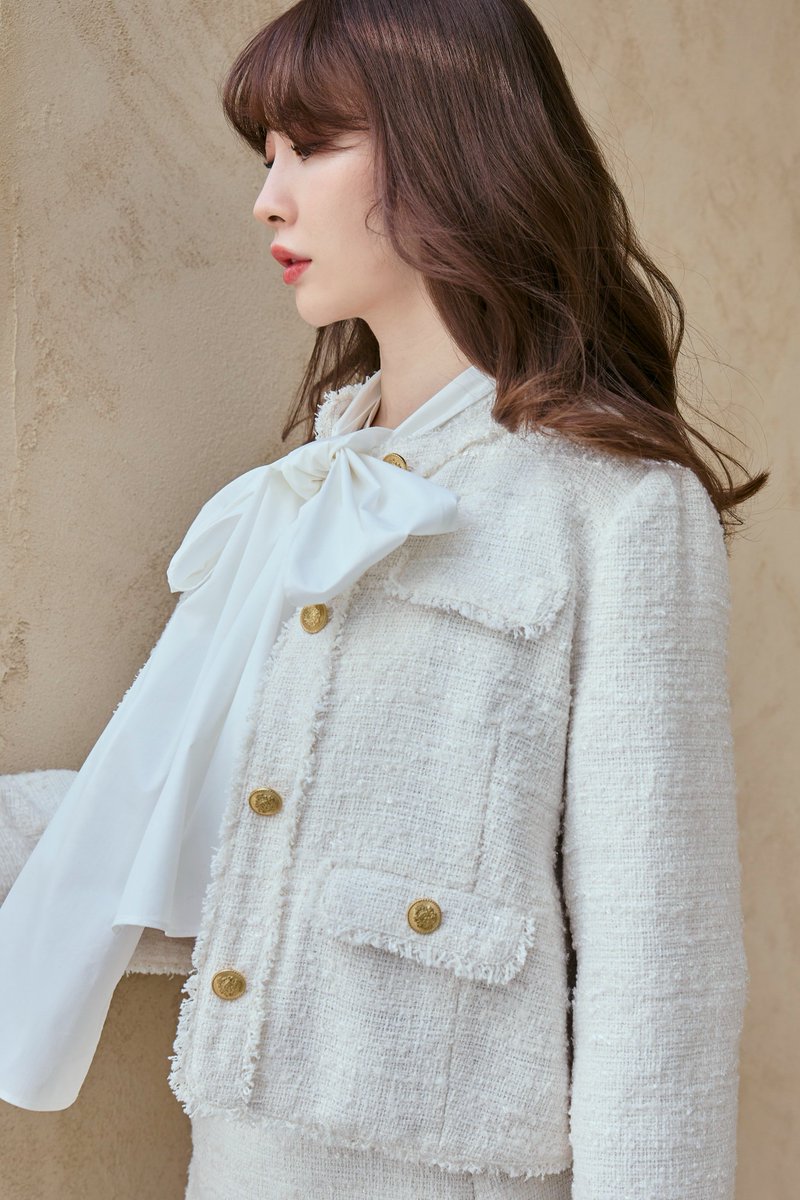 Silky White Tweed Jacket// タイムレスでエレガントな 春ツイード