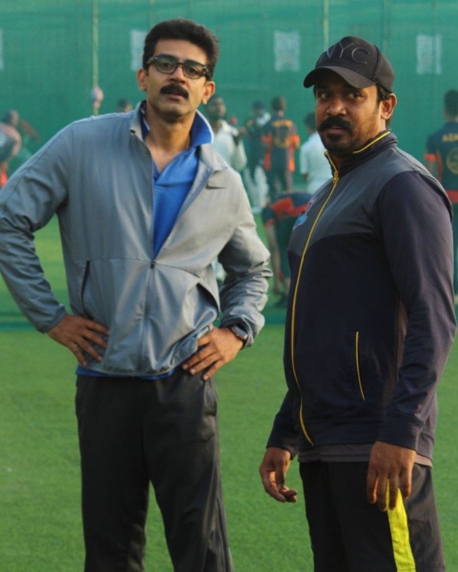 AKRHFC_'s tweet photo. @TheactorRajeev anna spotted with @RaghuMukherjee sir during pratice time🏏❤️

#KarnatakaBulldozers #CelebrityCricketLeague #CCL #CCL2024 https://t.co/55zV4VI840