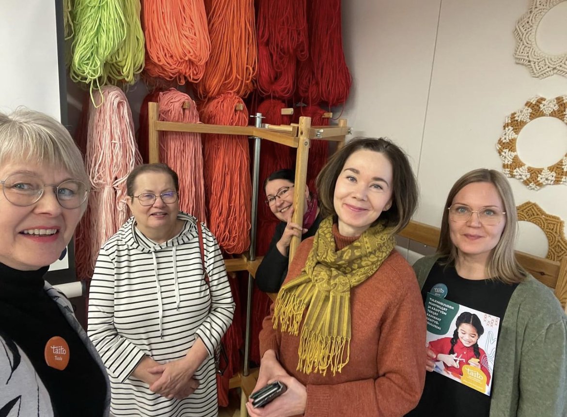 Kansanedustaja <a href="/MattilaHanna/">Hanna-Leena Mattila</a> ja valtuutettu Raili Myllylä vierailivat Taito Keski-Pohjanmaalla ja Taito käsityökoulussa osana #luovuuttapolitiikkaan viikkoa! 
#kreativitetipolitiken <a href="/konservatoriot/">Suomen konservatorioliitto</a>