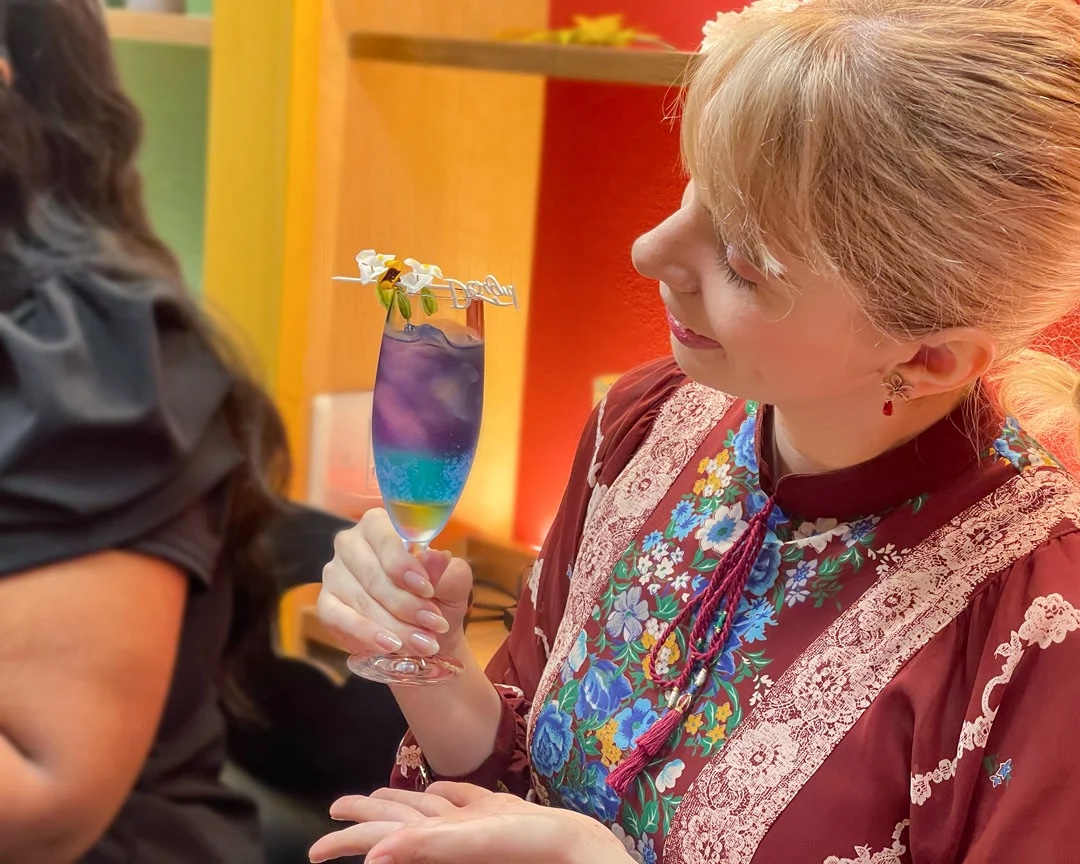 japanbyfood's tweet photo. Still looking for a Valentine's/Galentine's day activity?

Dive into the vibrant world of mocktails at Emi's Tokyo workshop 🍹✨ Become a master mixologist, create non-alcoholic tea cocktails and enjoy Japanese sweets! 🍵🍬 

Book here: https://t.co/v2cvfcUKt4

#mocktailmaking https://t.co/Qw8CZmjFz9