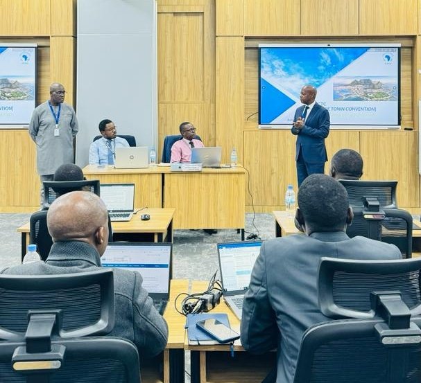 #AFRAA conducted a Sensitization training course for @RwandaCAA, @FlyRwandAir, @BankofKigali & @AkageraAviation, from 5-7 Feb 2024 on the Convention on International Interest in Mobile Equipment [Cape Town Convention and the Aircraft Protocol]. 📍Kigali, Rwanda.