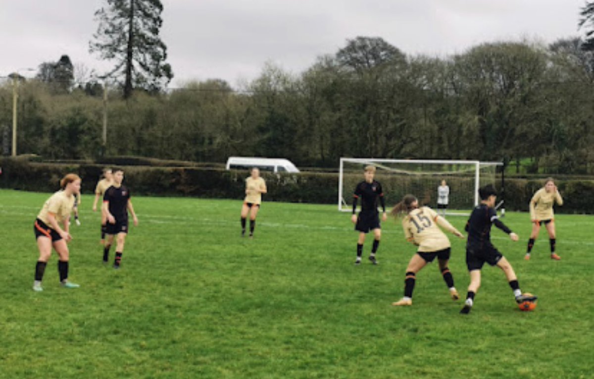 MountKellyFooty's tweet image. Crackin’ Game Of Football Played In A Great Spirit @Mount_Kelly Yesterday ….. A Worthwhile Exercise For Our @MountKellyFooty U18Girls 💙❤️💪🏼Thank U @prettejohn For Organising 
@MountKellySport @CFCFoundation @GuyAyling 👌🏽😉