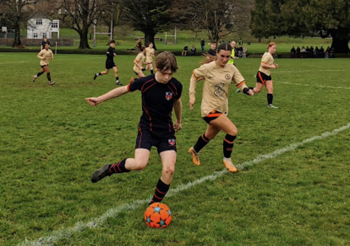 MountKellyFooty's tweet image. Crackin’ Game Of Football Played In A Great Spirit @Mount_Kelly Yesterday ….. A Worthwhile Exercise For Our @MountKellyFooty U18Girls 💙❤️💪🏼Thank U @prettejohn For Organising 
@MountKellySport @CFCFoundation @GuyAyling 👌🏽😉