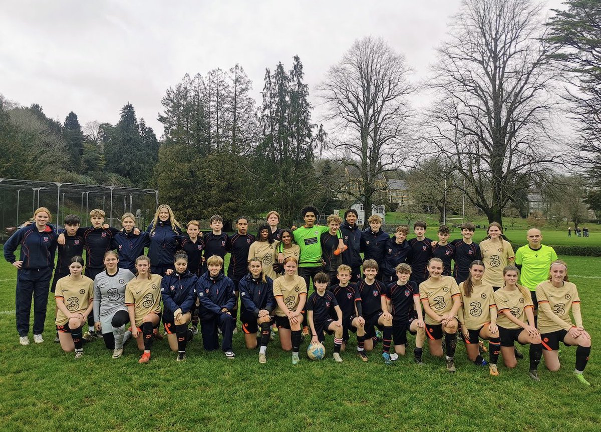 MountKellyFooty's tweet image. Crackin’ Game Of Football Played In A Great Spirit @Mount_Kelly Yesterday ….. A Worthwhile Exercise For Our @MountKellyFooty U18Girls 💙❤️💪🏼Thank U @prettejohn For Organising 
@MountKellySport @CFCFoundation @GuyAyling 👌🏽😉