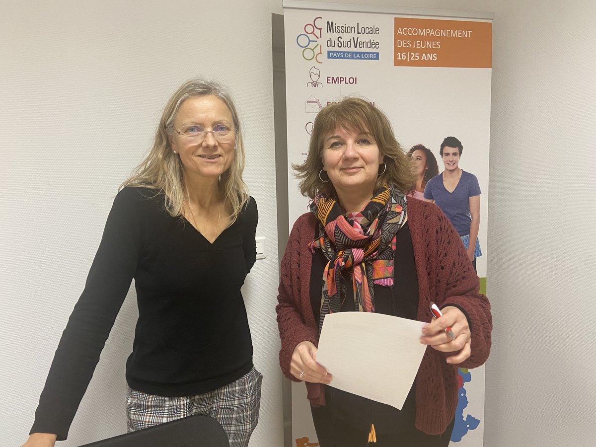 A l’occasion de ce premier atelier de l’année, notre référente santé Catherine LUCAS ainsi que l’intervenante OPPELIA, Pascale WILA illustrent la mise en œuvre d’une convention partenariale entre la Mission Locale Sud Vendée et <a href="/AOppelia/">Association Oppelia</a> 
 Vendée. <a href="/BarreDelphine/">Delphine Barré 🌍📱🍀</a> <a href="/ars_pdl/">ARS Pays de la Loire</a>
