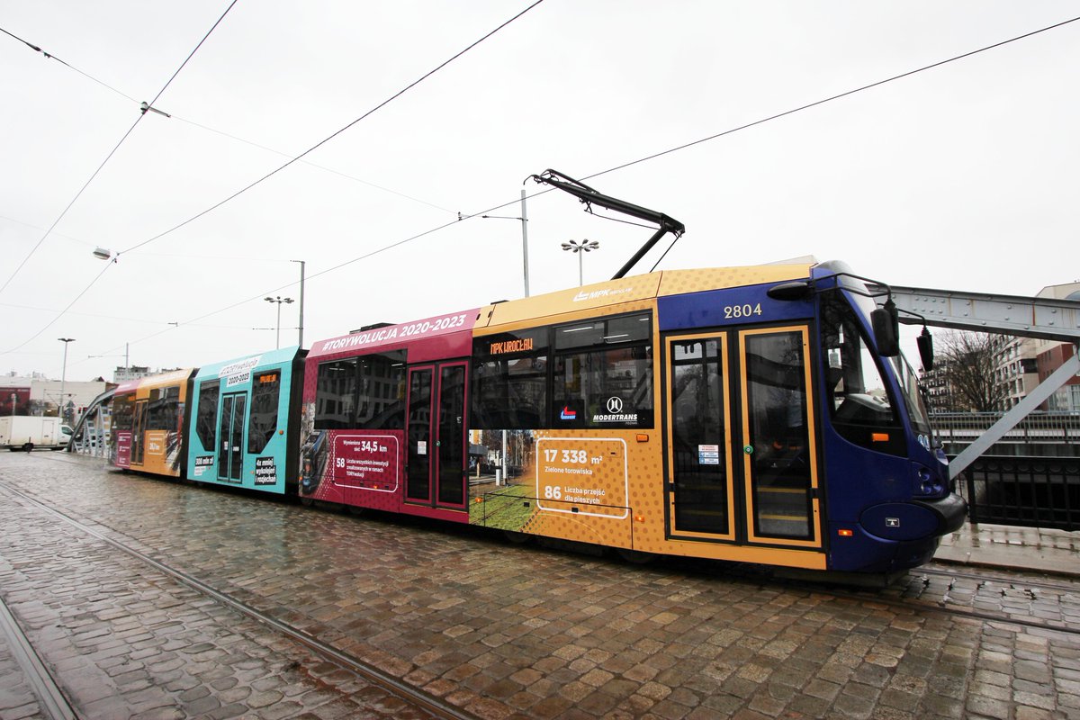 W ramach programu #TORYwolucja zrealizowaliśmy do tej pory blisko 60 inwestycji o wartości ponad 300 milionów złotych❗
Kilka ważnych liczb:
✅203 wymienione zwrotnice
✅Ponad 26 km nowych torowisk
✅Prawie 35 km nowej sieci trakcyjnej
✅17 338m2 kwadratowych zielonych torowisk