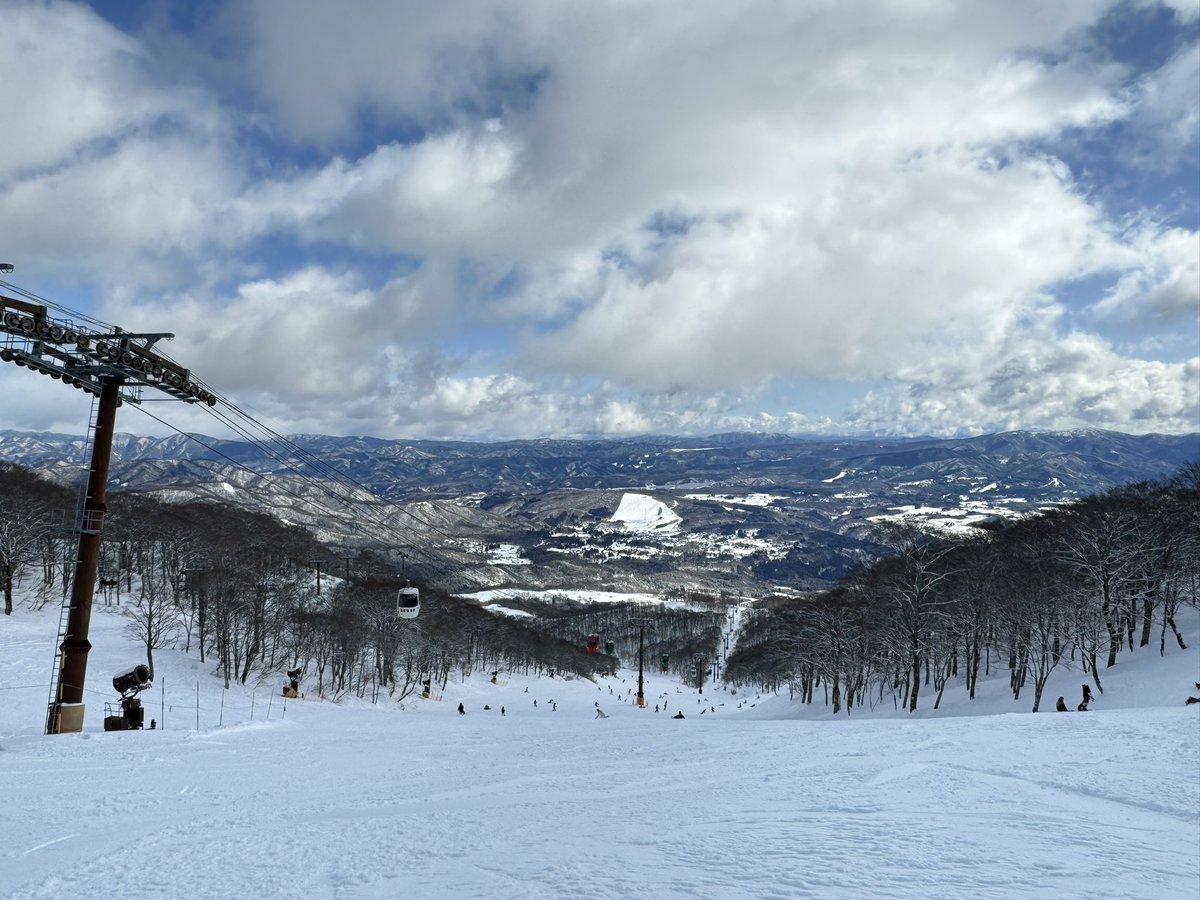 hiro_32i's tweet image. 毎年恒例のスノボ合宿に参加🏂
同じWeb,SNS業界で憧れの経営者の方々と一緒に、全力で遊び、談笑し、ときにはマジメにお仕事の話をしたりと、最高の3日間になりました！貴重な時間に感謝です。
#WSSクラス #デイトラ
#RaiseTech #eduGate