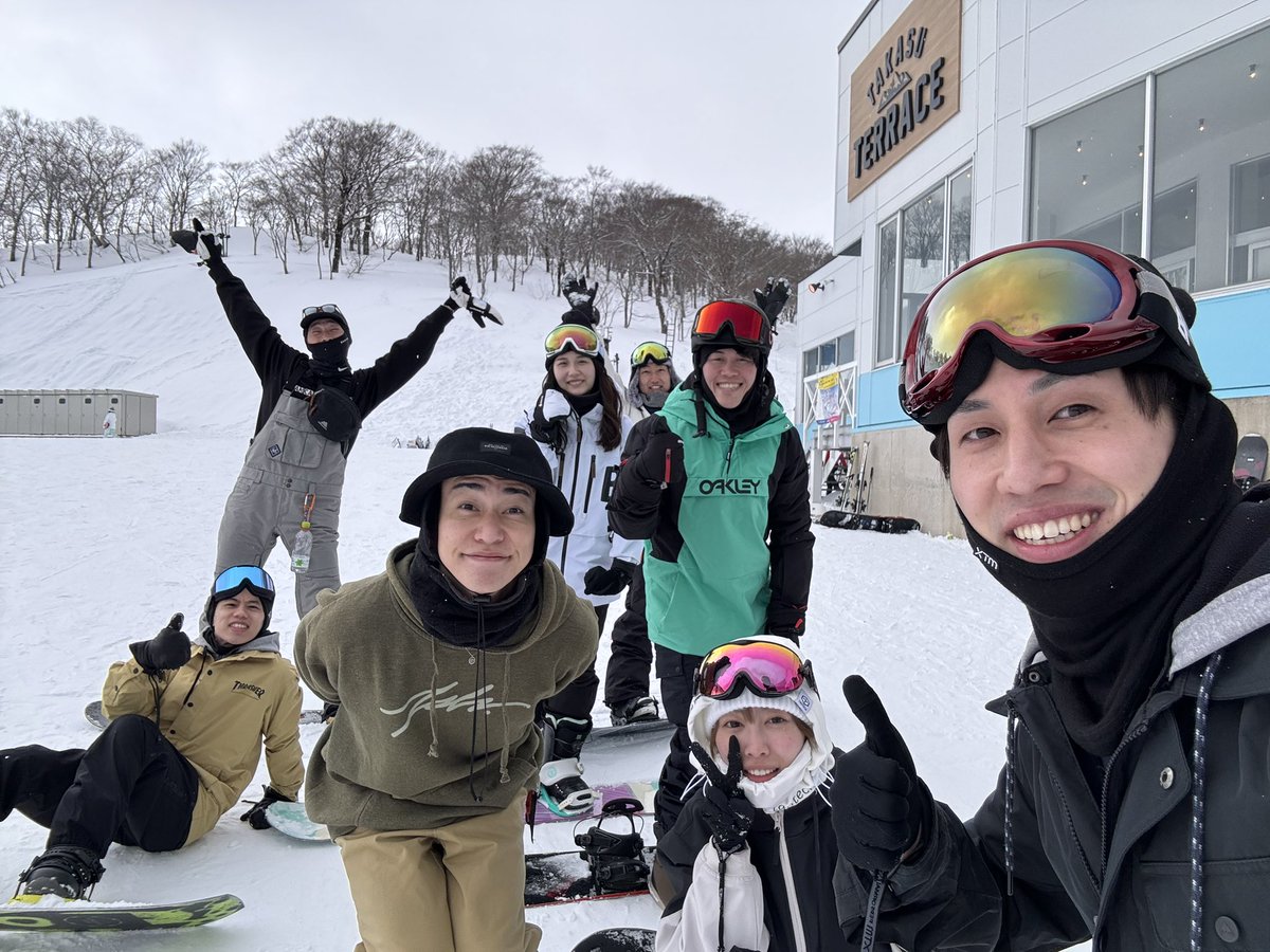 hiro_32i's tweet image. 毎年恒例のスノボ合宿に参加🏂
同じWeb,SNS業界で憧れの経営者の方々と一緒に、全力で遊び、談笑し、ときにはマジメにお仕事の話をしたりと、最高の3日間になりました！貴重な時間に感謝です。
#WSSクラス #デイトラ
#RaiseTech #eduGate