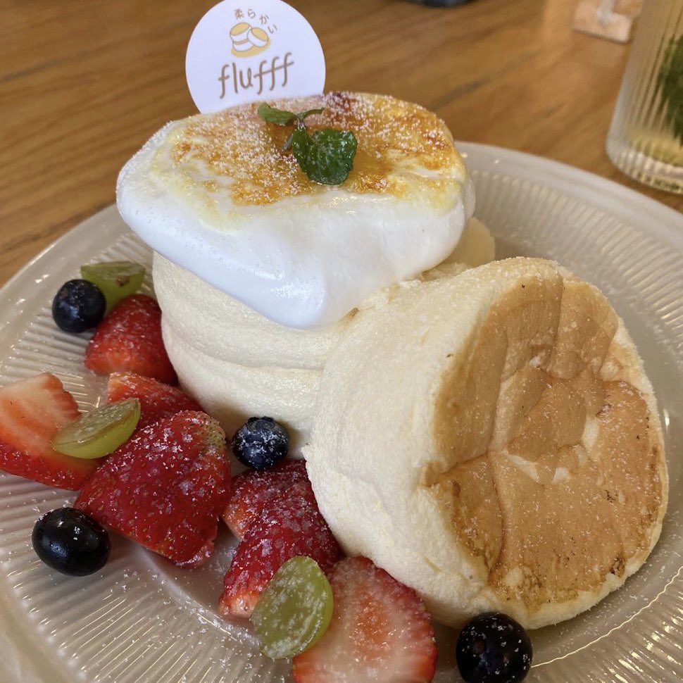 MohKeIpoh's tweet photo. Dah pernah pergi kafe Flufff? Kafe yang terkenal dengan menu Souffle Jepun! Kafe ini beroperasi seperti biasa pada waktu Chinese New Year. Cuti-cuti ni boleh singgah lepak di sini, moh kita!

Flufff Cafe
📍55, Jalan Market, 30000, Ipoh, Perak
(Tingkat atas Chloe. co)
⏰12pm-10.30pm
📞 016-5284402