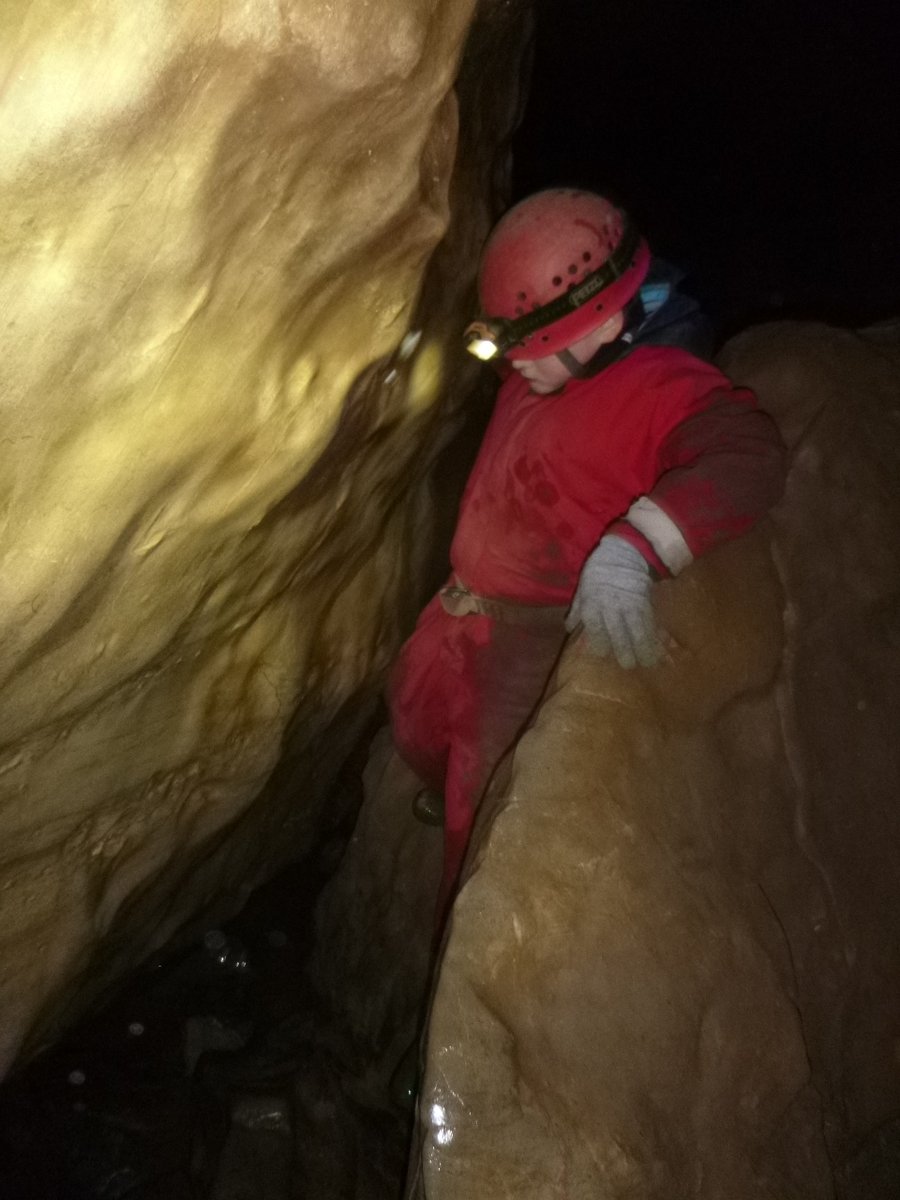We are back online! Day 3 went brilliantly yesterday. Half of us ventured deep underground into caves. We squeezed ourselves through narrow winding passages and braved the dark together.