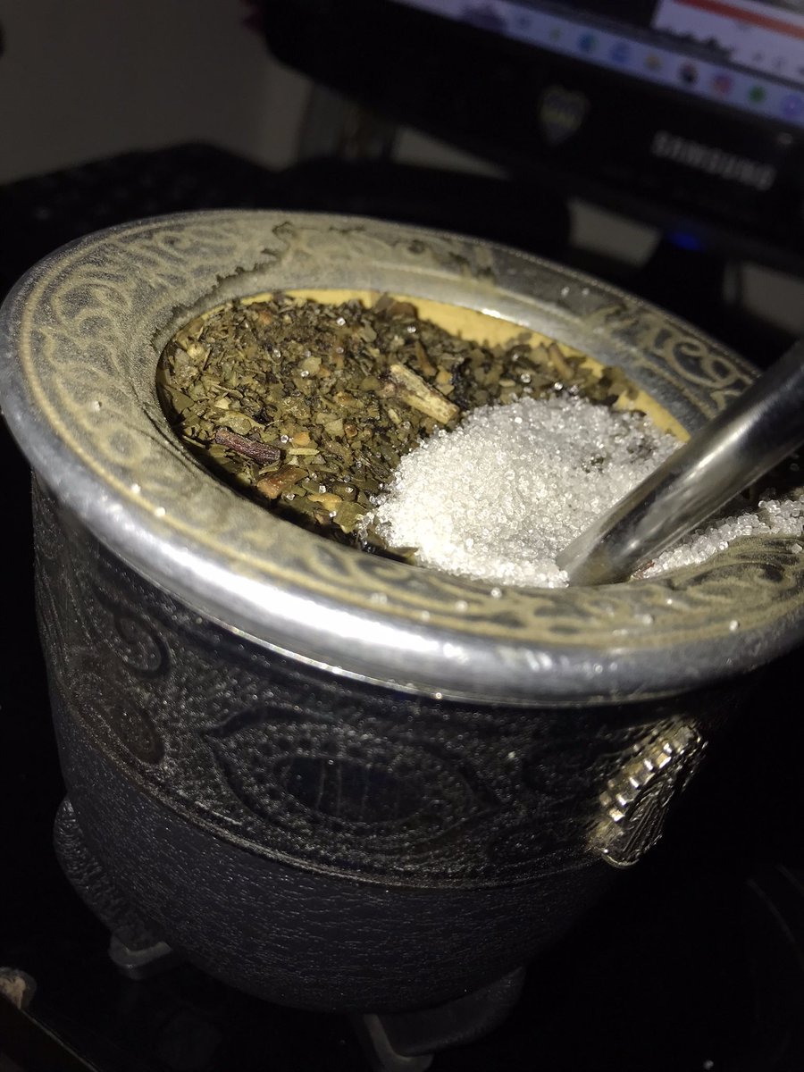 “la voy a enamorar con mis mates”

mis mates con más azúcar que yerba: