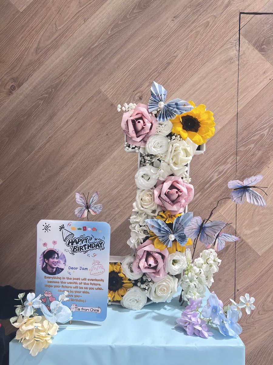 yxt0402's tweet photo. wow！Happy birthday to dear Jam！！Hope you have a nice day with your family、friends and fans！！
LOVE YOU～❤️❤️🍰🍰

@RachataJam 
JAM BIRTHDAY CHARITY
#CooljamHBDcharity29yrs https://t.co/trfLd6M6yw