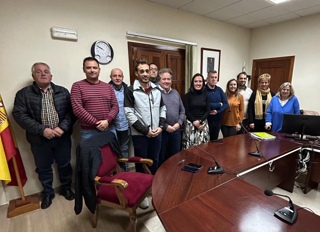 Reunión con la nueva Junta Directiva de la agrupación Granada Provincia de <a href="/Cs_Andalucia/">Ciudadanos Andalucía</a>.
Un equipo con gran experiencia y muchas propuestas e ilusión para afianzar el proyecto de <a href="/CiudadanosCs/">Ciudadanos 🇪🇸🇪🇺</a> en la provincia.
Gracias por vuestro trabajo y lealtad.
¡Seguimos!
#SomosCiudadanos