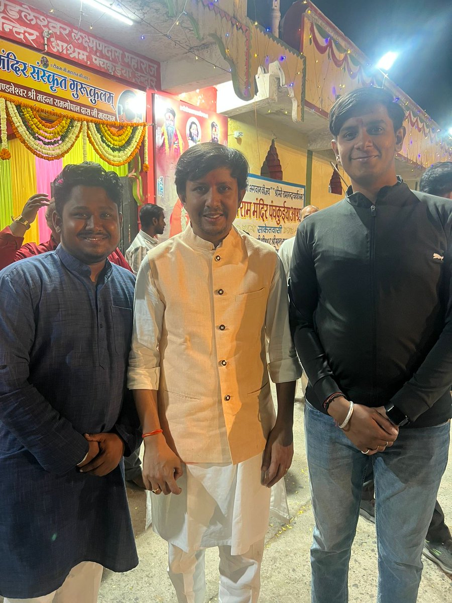 digidevashish's tweet image. Nov. 2023 इंदौर: अन्नकूट महोत्सव पंचकुईया धाम पर, भाजपा महासचिव, मंत्री और विधायक श्री कैलाश @KailashOnline विजयवर्गीय जी और @ramgopaldasji महामंडलेश्वर श्री राम गोपाल दास जी महाराज जी से सौजन्य भेंट।🙏🏻🚩🕉️