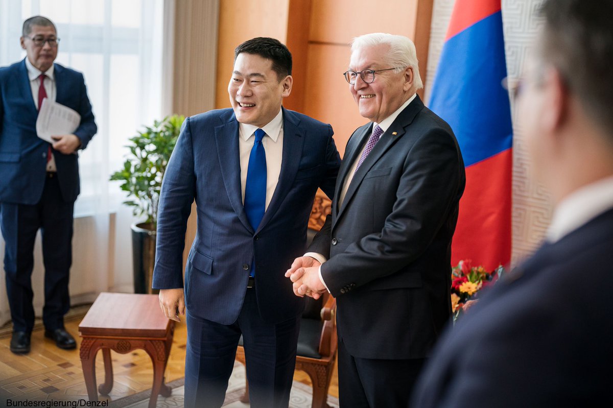 'We need each other!' Federal President #Steinmeier emphasises this after his talks with Mongolian PM @OyunerdeneMN. New geopolitical challenges and the fight against climate change made the newly signed 🇩🇪-🇲🇳 strategic partnership all the more important.