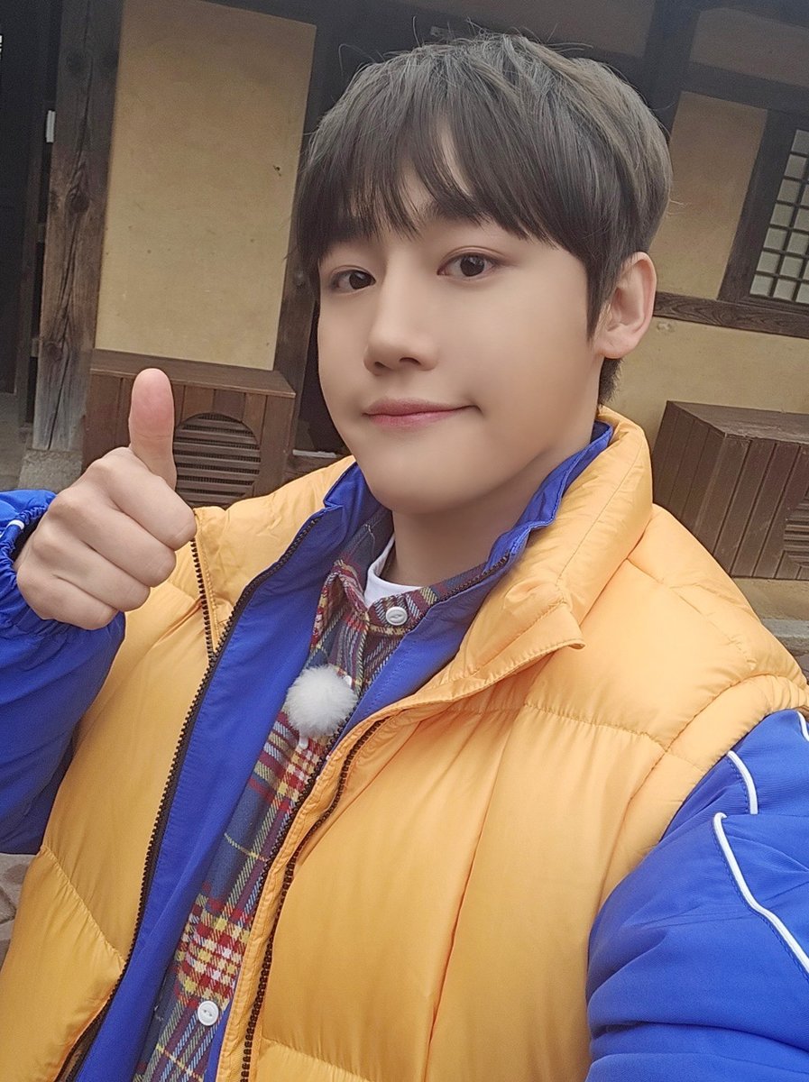 GoldenChild's tweet photo. [📸] 240208 #막노동 EP.08

아기오리강쥐와 함께라 행복함 ՅօՅ배 𝑼𝑷 ,,, ఇ
🐶🐣💛💙

#GoldenChild #골든차일드 #GNCD
#이장준 #LEEJANGJUN https://t.co/r9TyQ9XtNn