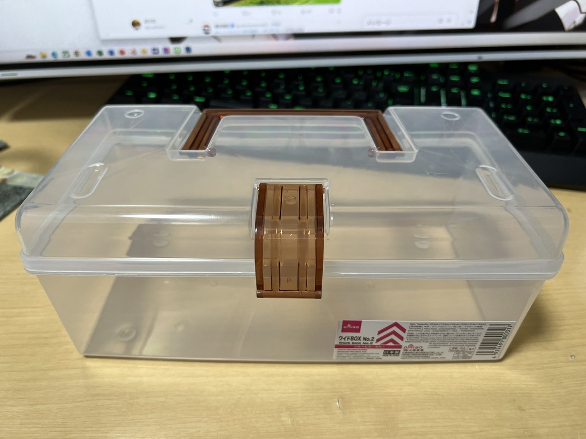 ダイソーのワイドBOX No.2 にはカセットテープ13本がジャストサイズで