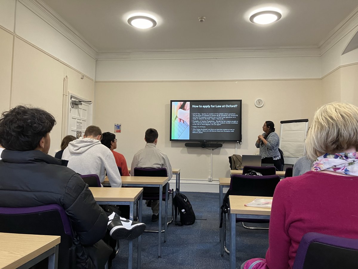 We had a great time with <a href="/hazeleyacademy/">@hazeleyacademy</a>'s Y10 group on Tuesday who really got stuck into Somerville tutor Dr Aradhana Cherupara Vadekkethil's amazing Law taster session 🧑‍⚖️👩‍⚖️👨‍⚖️