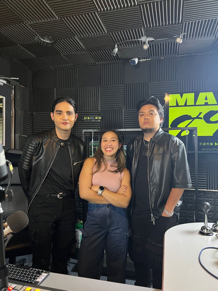 Thank you for dropping by at the Magic HQ Pablo and Josue✨️💛 We definitely had fun, right DJ Hannah Bacani? ‼️

Make sure to listen to 'Akala' by Pablo and Josue 🎶😍

#Magic899 #Akala899 #BeTheMagic #Pablo #RADKIDZ