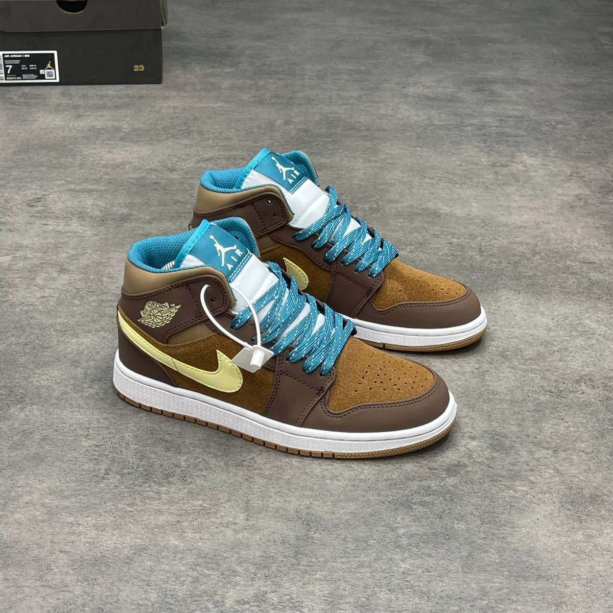 dan_chioma's tweet photo. Air Jordan 1 Mid GS "Cacao Wow" Sneakers 👟🦍
Now Available in store

Sizes:  40 - 45*
Price: ₦53,000💰

Nigeria • Tyla • #AFCON2024 #AFCON #Nwabali https://t.co/K1sI83zGrx