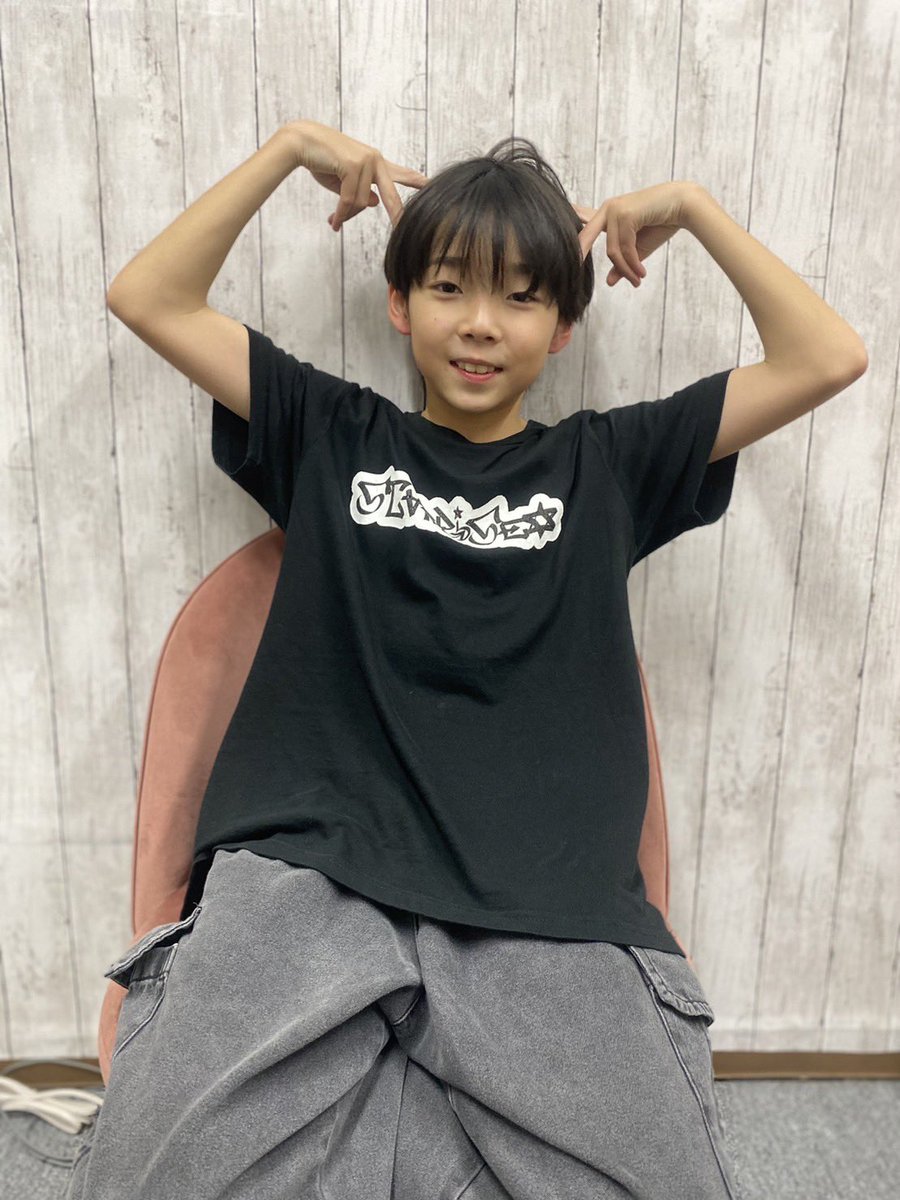 17日のエンタメラボはスタライTで集合だよー！
今日購入で14日発送だって！まだ間に合いそう🌟

up-t.jp/nb4?fbclid=PAA…

#STARRISE 
#キッズアイドル 
#ボーイズグループ
#Up_T 
#UpT 
#uptアンバサダー 
#オリジナルTシャツ 
#自作Tシャツ