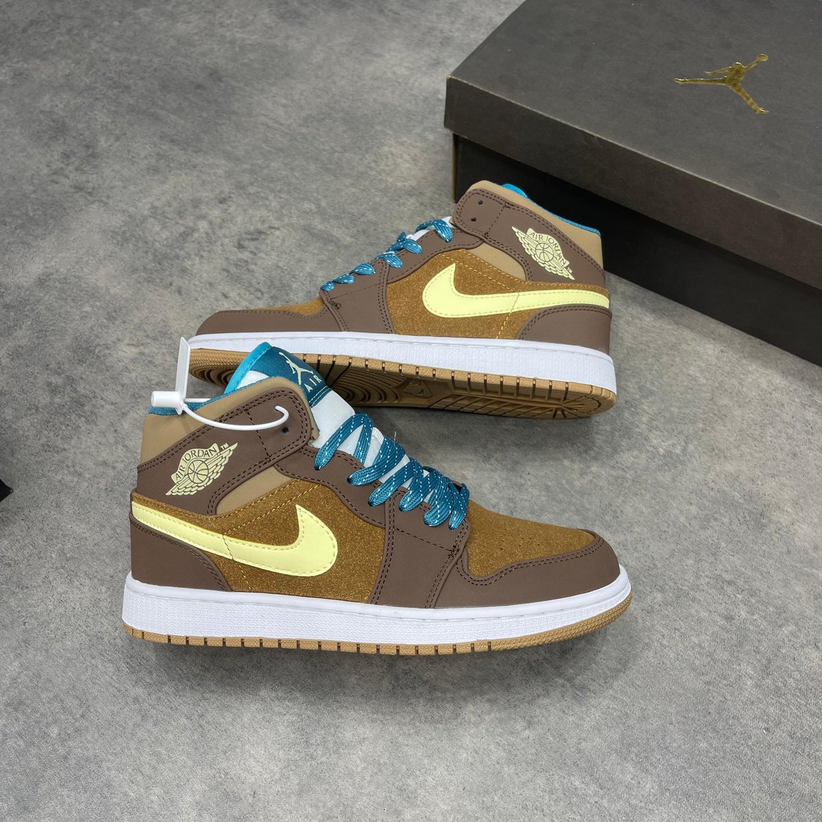 dan_chioma's tweet photo. Air Jordan 1 Mid GS "Cacao Wow" Sneakers 👟🦍
Now Available in store

Sizes:  40 - 45*
Price: ₦53,000💰

Nigeria • Tyla • #AFCON2024 #AFCON #Nwabali https://t.co/K1sI83zGrx
