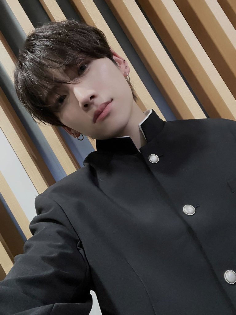 agar1tto's tweet photo. 내가이학년때우리반짱이었어주먹몇번치면내가다이겼었어이젠지쳤어주먹주고받고밀치니까내친한친구전부일진이돼버렸어2학년1학기때이겼던내친구도일진이6학년때젤친했던친구도일진이중학교때싸운친구도일진이고친하게지냈던동네형도일진이주변에다일진친한친구들갑자기일진이돼버려초등학교절친들이 https://t.co/B27A3ZOEWw