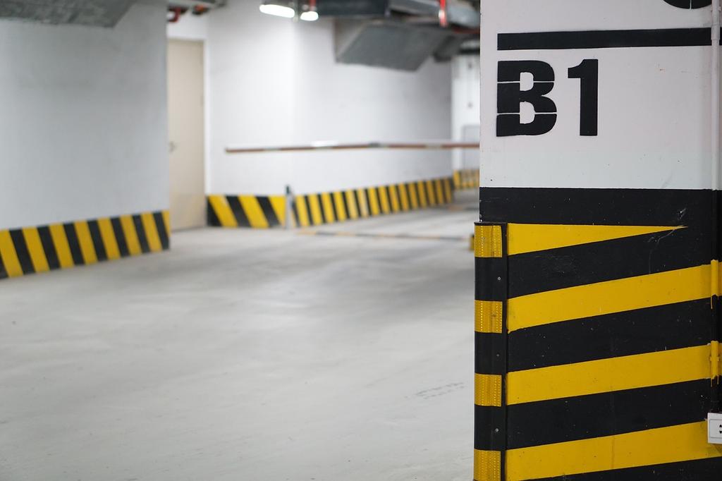 ¿Pueden estacionarse más de dos vehículos en una plaza de #garaje?
#CAFMadridresponde

Abrimos hilo 🧵
