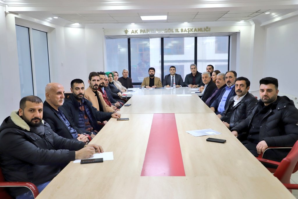 AK Parti Bingöl (@bingolakparti) on Twitter photo İl Başkanımız <a href="/yilmaz_seven/">Av. Yılmaz SEVEN</a> Başkanlığı'nda Belediye Başkanımız <a href="/Erdalarikan12/">Erdal ARIKAN</a> Merkez İlçe, Kadın ve Gençlik Kolları Başkanlarımızın katılımıyla parti binamızda İl Yürütme Kurulu toplantımız gerçekleştirildi. İl Başkanımız <a href="/yilmaz_seven/">Av. Yılmaz SEVEN</a> Başkanlığı'nda Belediye Başkanımız <a href="/Erdalarikan12/">Erdal ARIKAN</a> Merkez İlçe, Kadın ve Gençlik Kolları Başkanlarımızın katılımıyla parti binamızda İl Yürütme Kurulu toplantımız gerçekleştirildi.