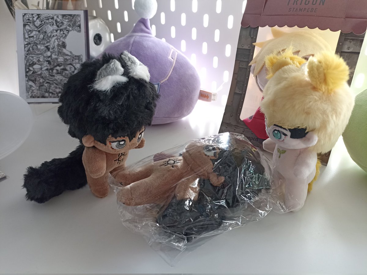 Wowos are here 💜 <a href="/lontongdolls/">Tash. 🌱🔪🐺</a> 
(Second wowo is for <a href="/yllia_eien/">Yllia✨ 💜mostly moved to🦋</a> )
#trigun #nicholaswolfwood #vashthestampede #animeplushies
