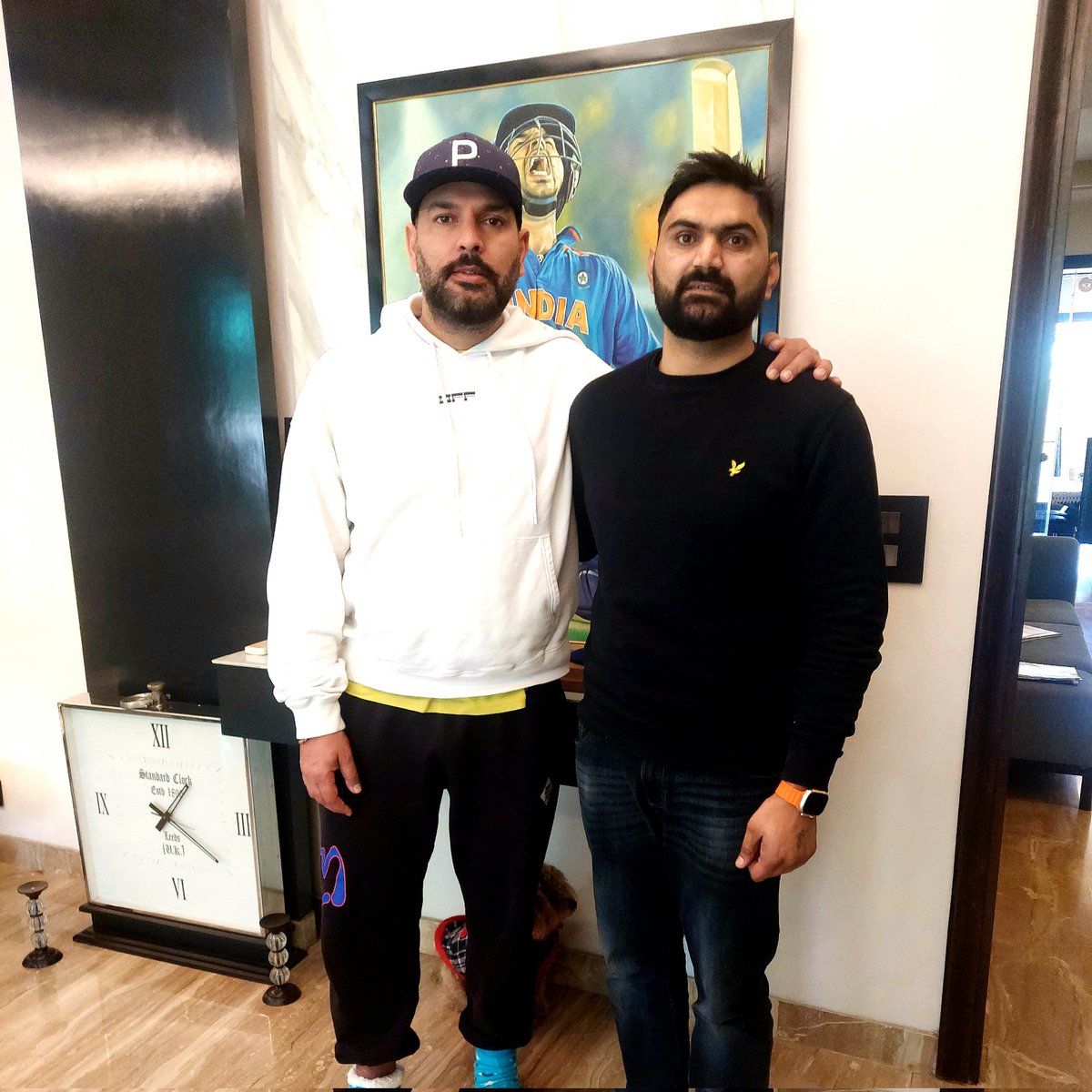 @YUVSTRONG12 
Very humble paaji.
Men very down to earth 
Thtswhy heralded sixer king..
#punjabkings #gurix #mufadalvohra #harbhajansingh #punjabkingscult #isuniltaneja