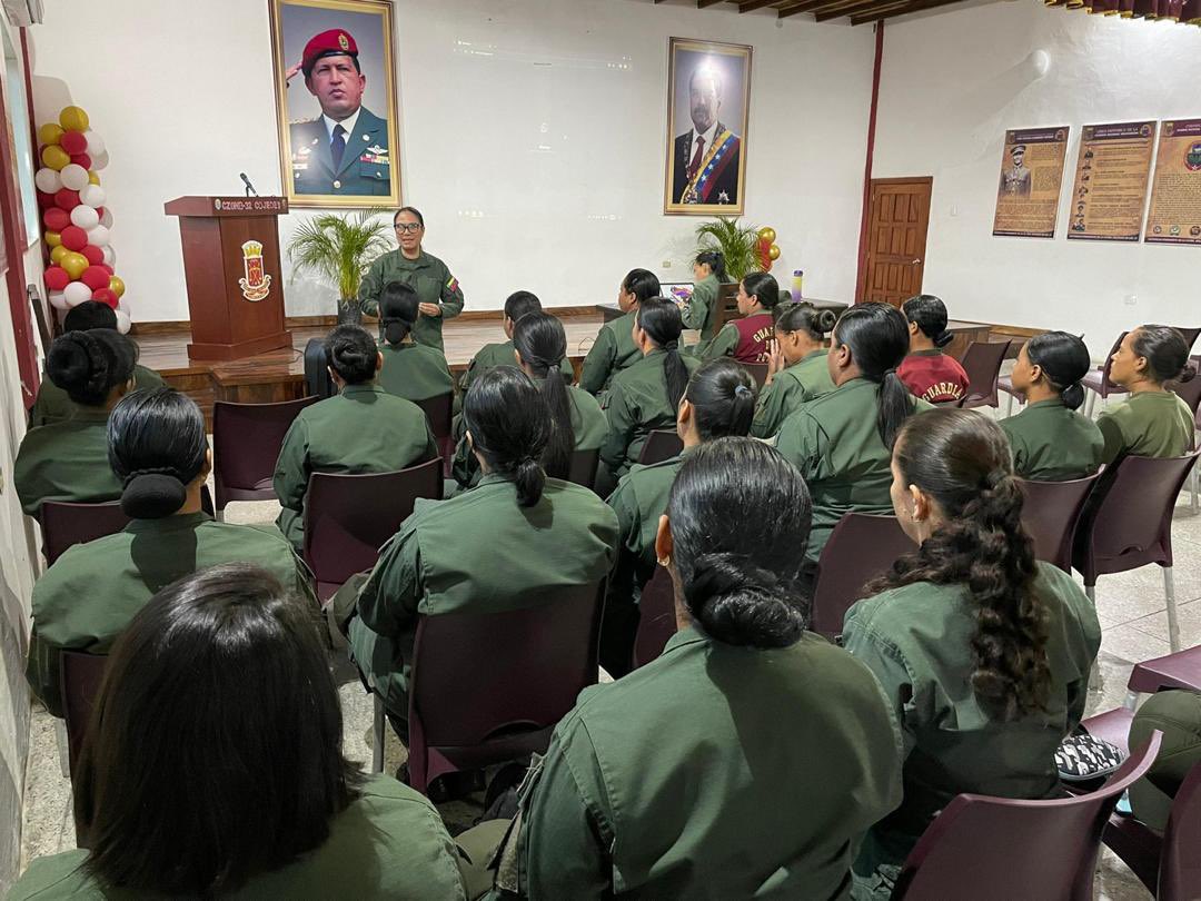 Nuestra #FANB está conformada por hombres y mujeres que aman a nuestra patria y que permanecerán firmes en la defensa de las garantías sociales de nuestra nación, declarados por naturaleza bolivarianos, socialistas, anti imperialistas, anti oligárquicos, con alto sentido del