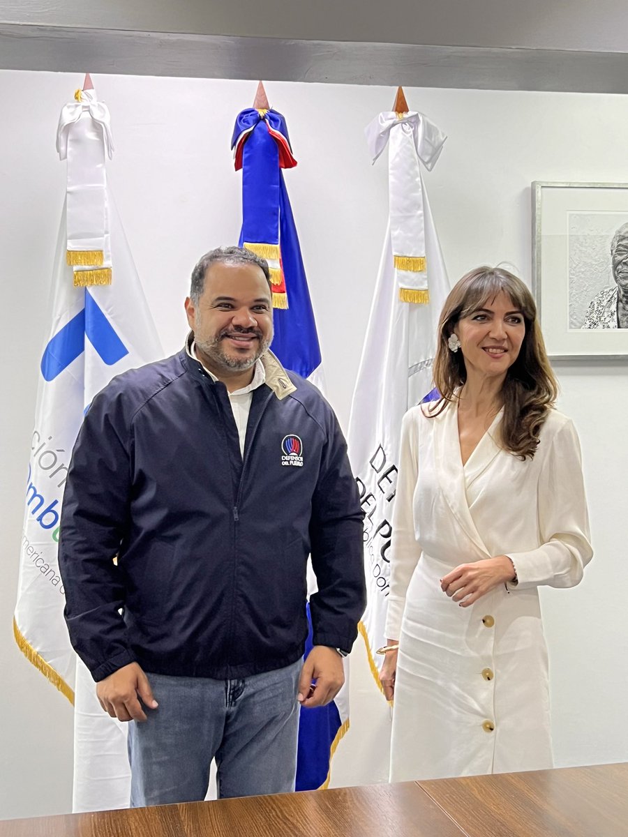 mccamposacunha's tweet photo. Qué satisfacción poder conocer en persona al @DefensorRD 🇩🇴 @peulloa y poder conocer a su magnífico equipo, con Angelo De La Rosa al frente y el gran apoyo de la extraordinaria 
@TaniaNDB , gracias por hacerlo posible.
#PublicCompliance #BuenaAdministración #CheckAndBalances https://t.co/oGLlwQ9ZBx