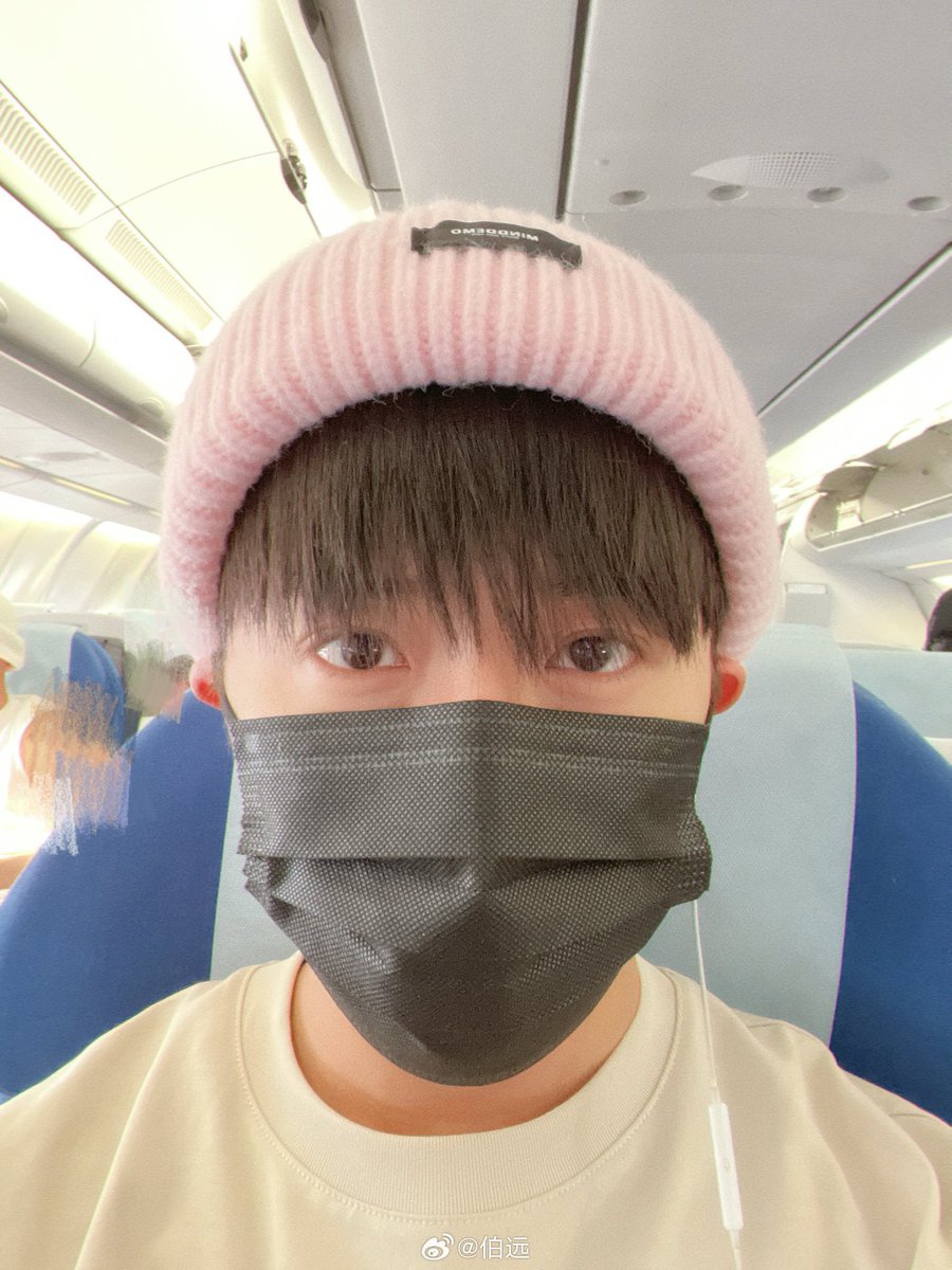 boyuanarchive's tweet photo. 240208 💚 伯远 BoYuan Weibo Update
🔗https://t.co/NllgJF2WZX
❇️ BoYuan shared pictures of himself on the way home for Chinese New Year! 💕
#伯远 #BoYuan #ป๋อหย่วน #보위엔 #BáViễn #陆毅 #LuYi #關智斌 #KennyKwan #魏巡 #WeiXun https://t.co/xADMK0YD3v