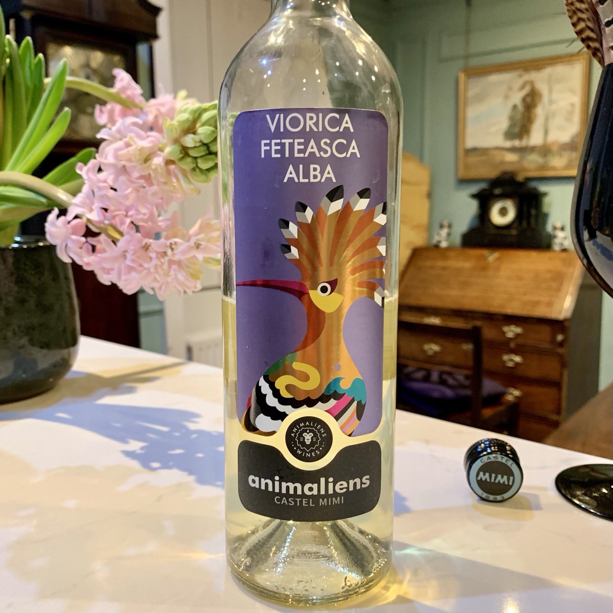 The more Moldovan wines I taste, the more I realise I don't taste enough of them, especially from indigenous grapes. This white blend of Viorica and Feteasca Alba @CastelMimiWines is my new #wineoftheweek joannasimon.com/post/wine-of-t… #Moldova @TannersWines