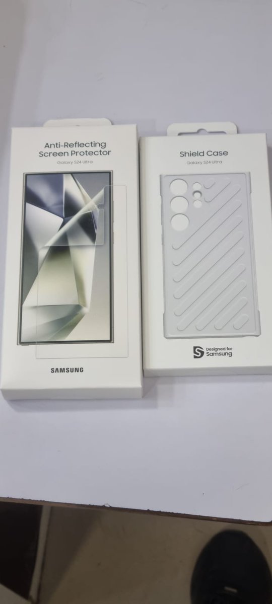 SachinSangoi's tweet photo. @SamsungIndia I had pre reserved S24 Ultra waiting for 5000 worth goodies which was wireless charger and now the dealer is saying samsung is giving case and screen protector. What's point of pre booking https://t.co/V8syj8I2l4