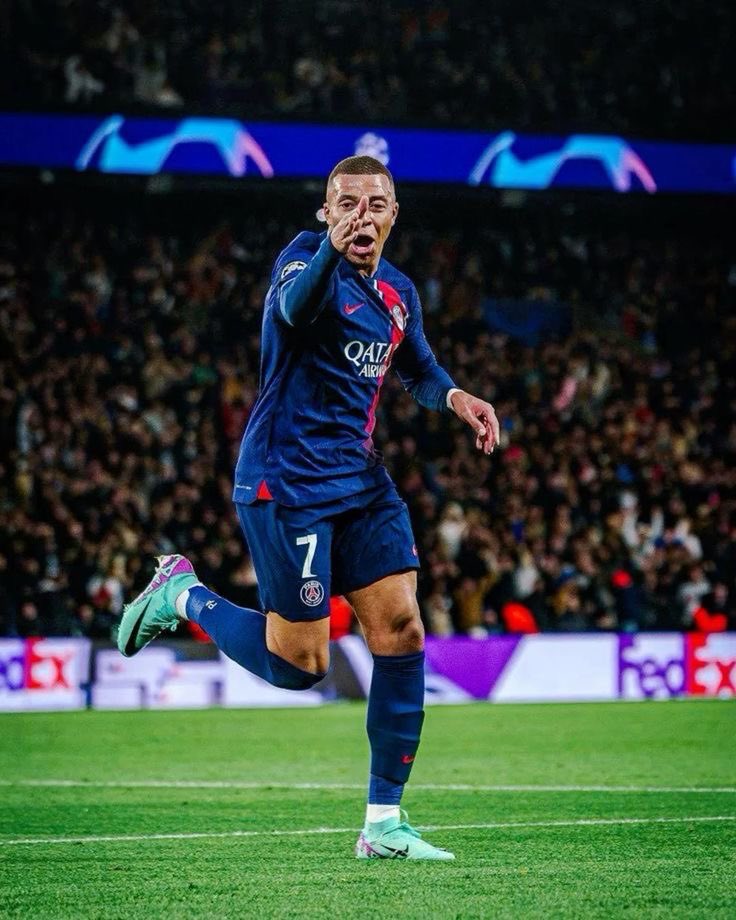 LMDPSG's tweet image. 30 buts et 7 passes décisives en 29 matchs avec Paris cette saison pour Kylian Mbappé 🇫🇷🔥

Hors norme.