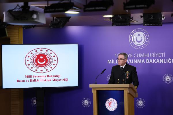 Bir haftada 44 terörist etkisiz hale getirildi

Milli Savunma Bakanlığı Basın ve Halkla İlişkiler Müşaviri Tuğamiral Zeki Aktürk, "Irak ve Suriye'nin kuzeyi dahil son bir haftada 44 terörist etkisiz hale getirilmiştir" dedi.